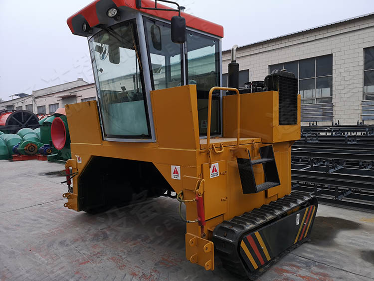 履帶翻堆機(jī)